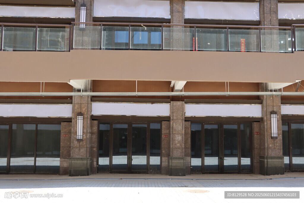 现代风格多层商业建筑外观