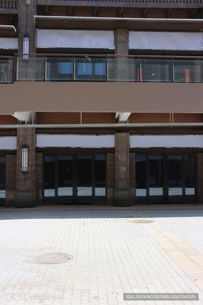 现代风格临街商铺外观
