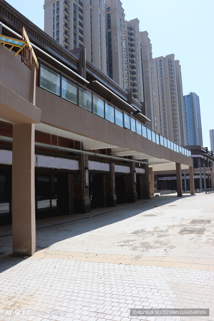 城市空旷商业街场景