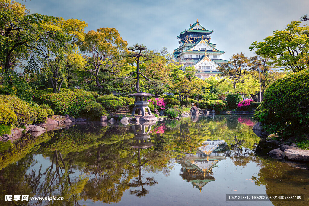 大阪城公园美丽湖景风光