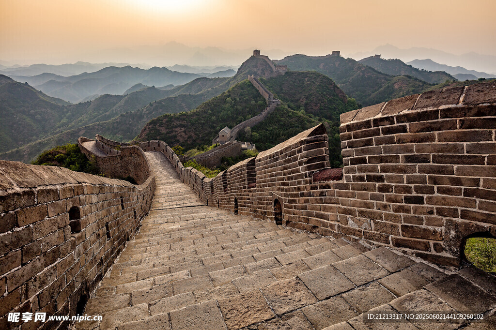 壮丽长城夕阳下的美景