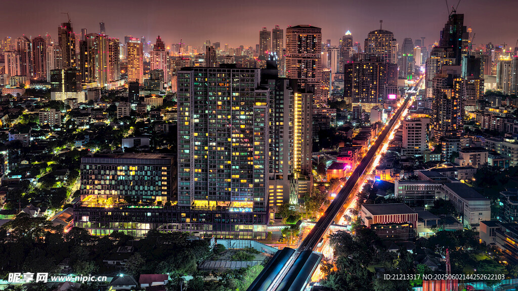 城市璀璨夜景俯瞰图