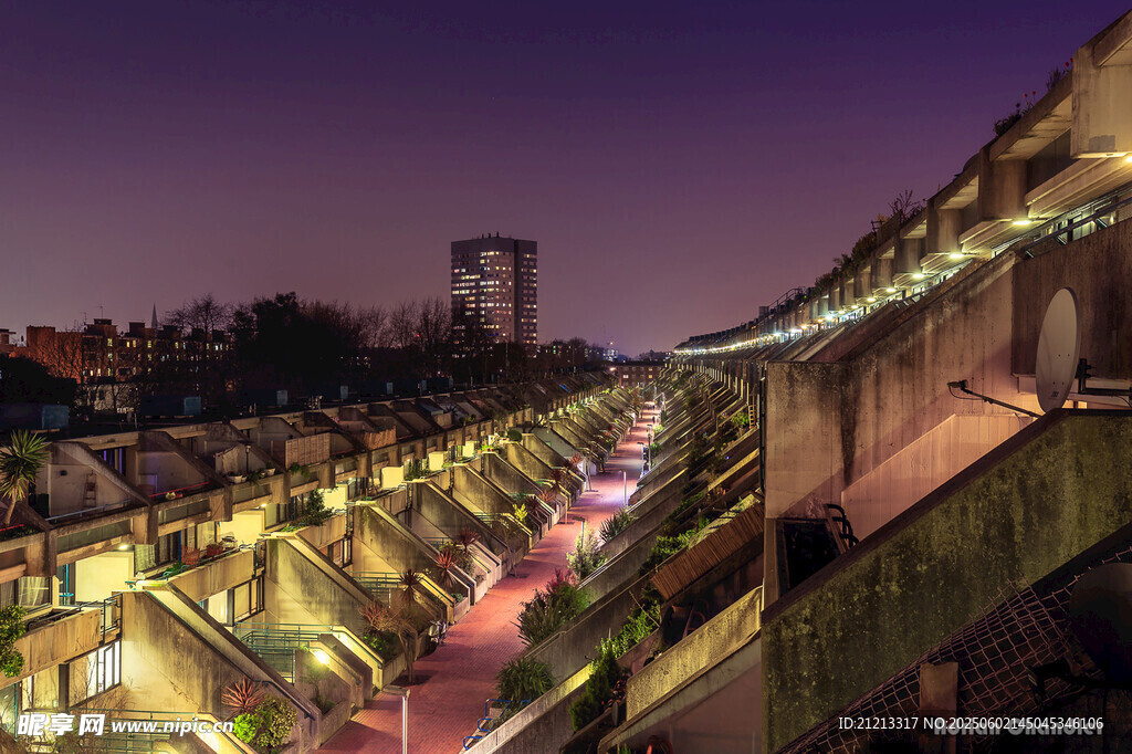 夜幕下的绚丽建筑景观