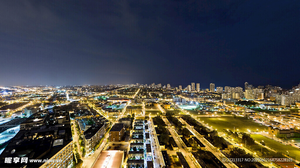 城市璀璨夜景俯瞰图