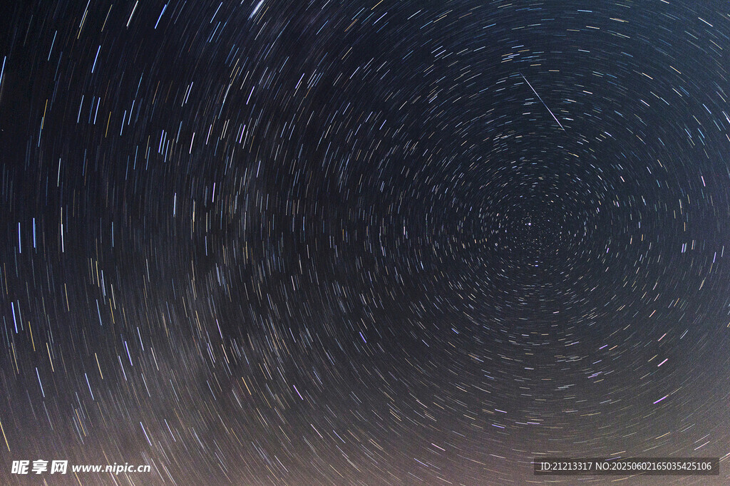 星轨夜空梦幻景象