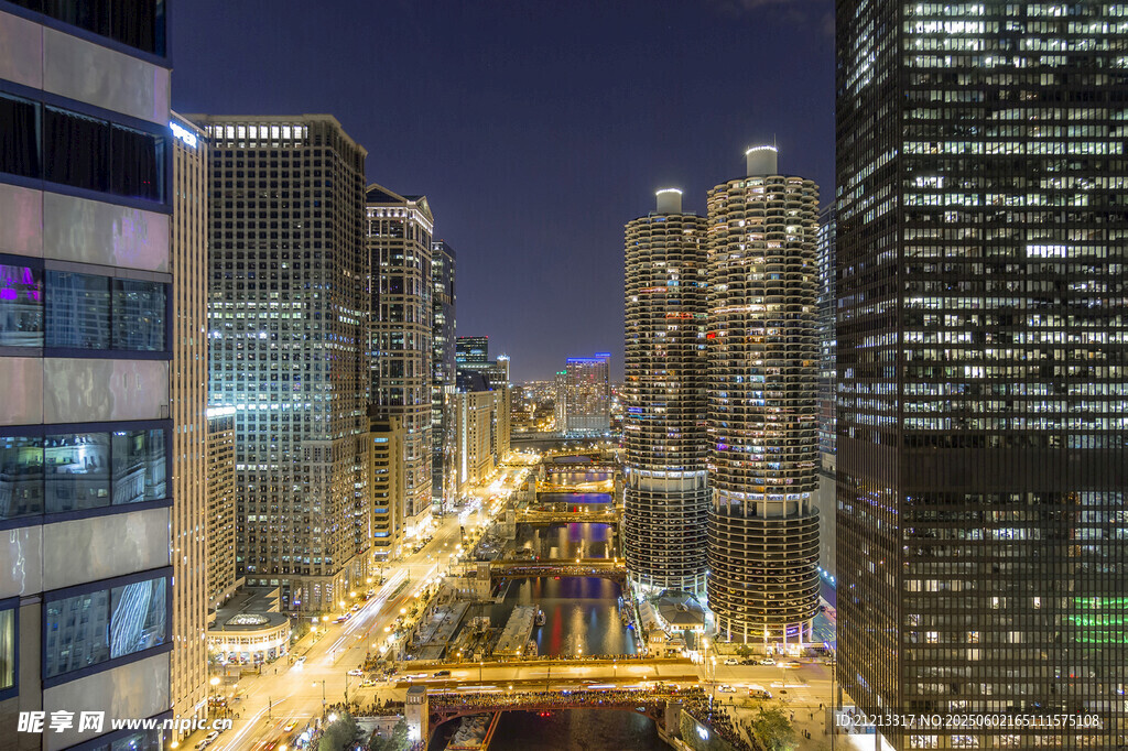 都市璀璨夜景俯瞰图