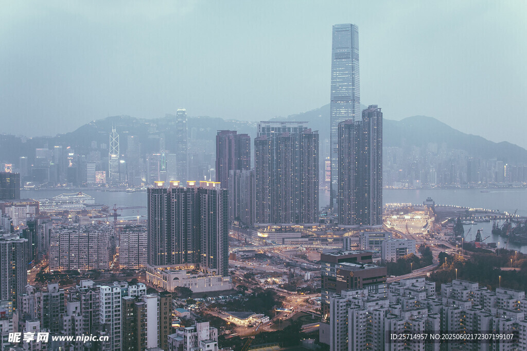 都市高楼林立的壮观景象
