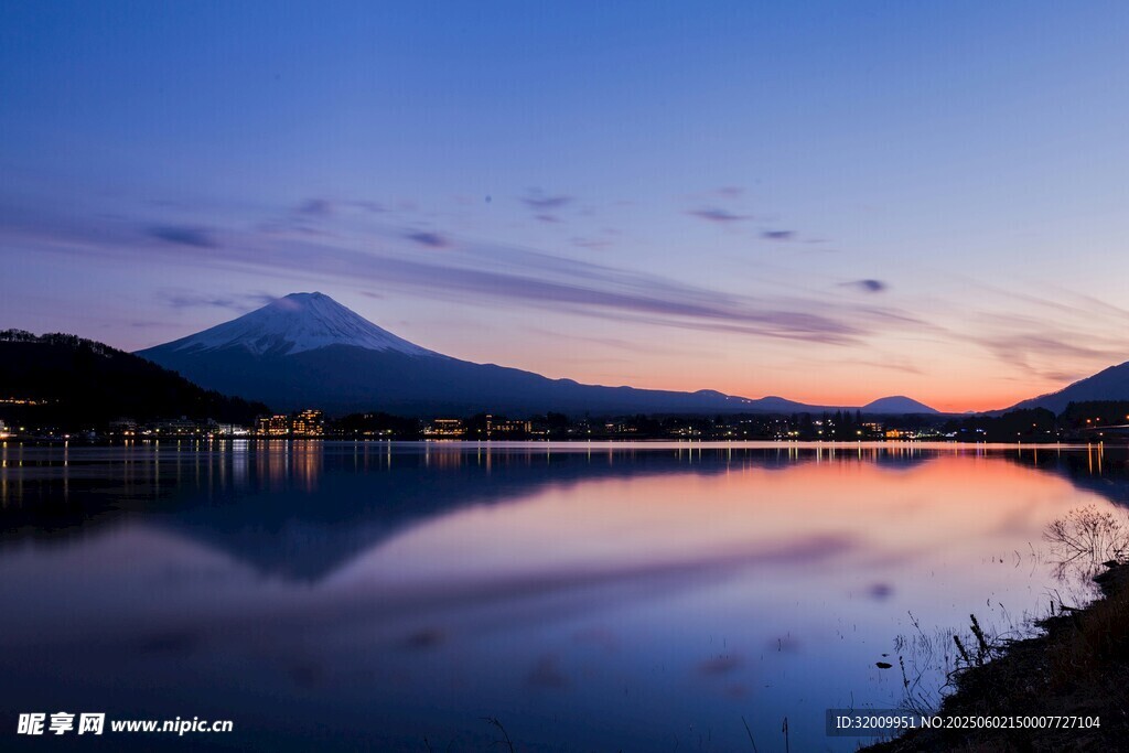 富士山湖畔绝美日落景观