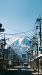 街道尽头的壮丽富士山景观