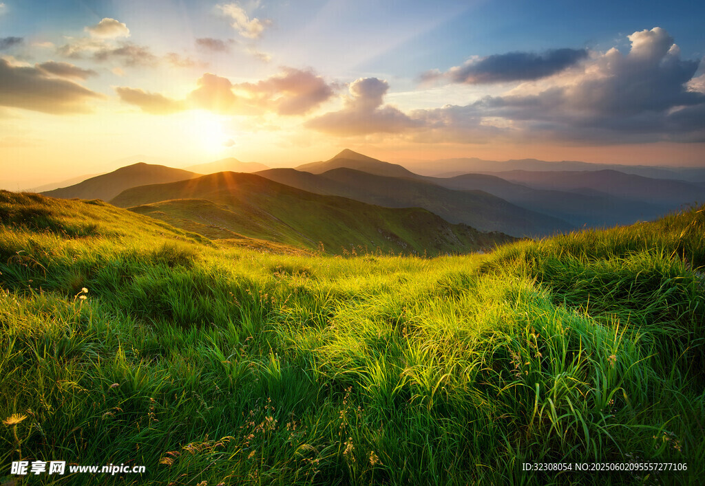 山间日出美景
