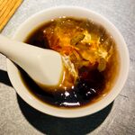 滋补养颜的桃胶银耳羹