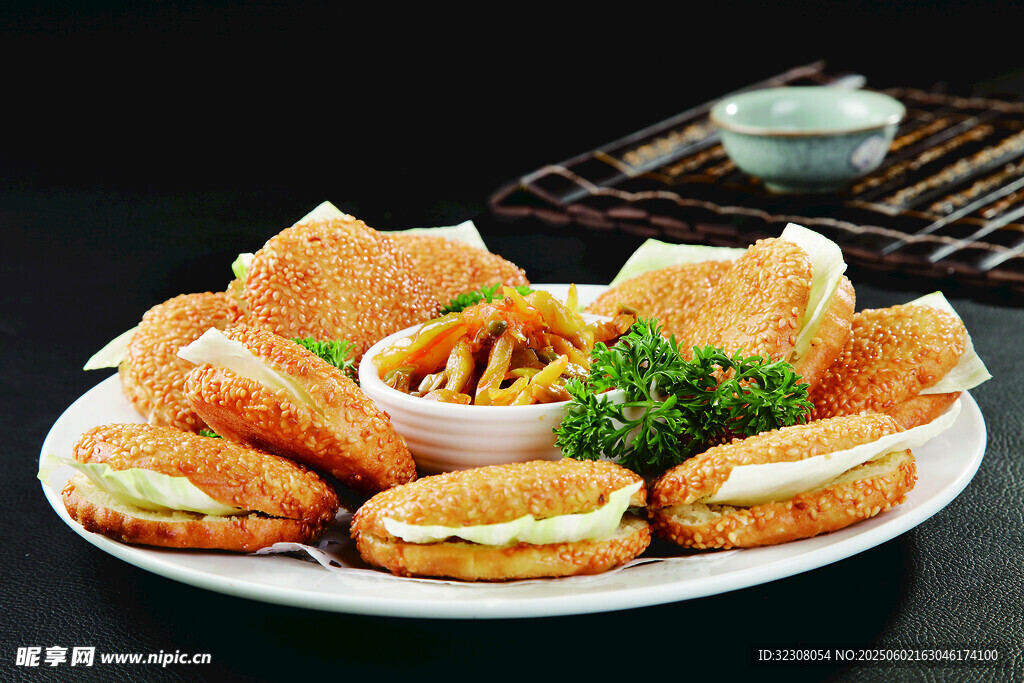 美味夹心煎饼摆盘精致