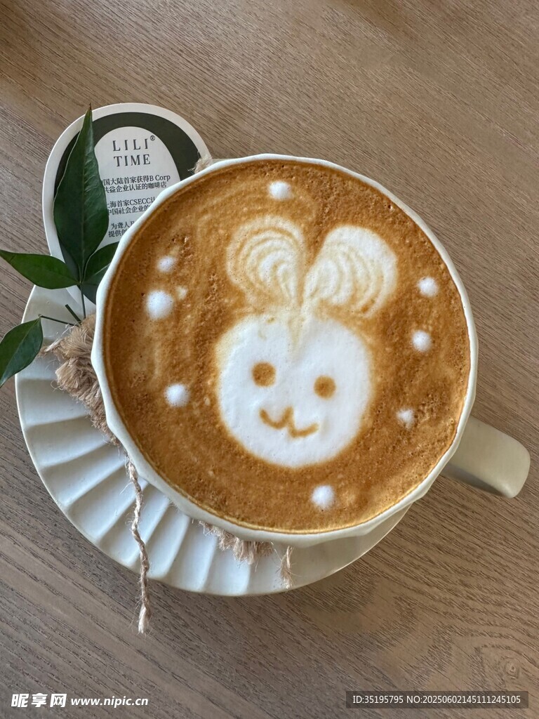 可爱兔子拉花咖啡