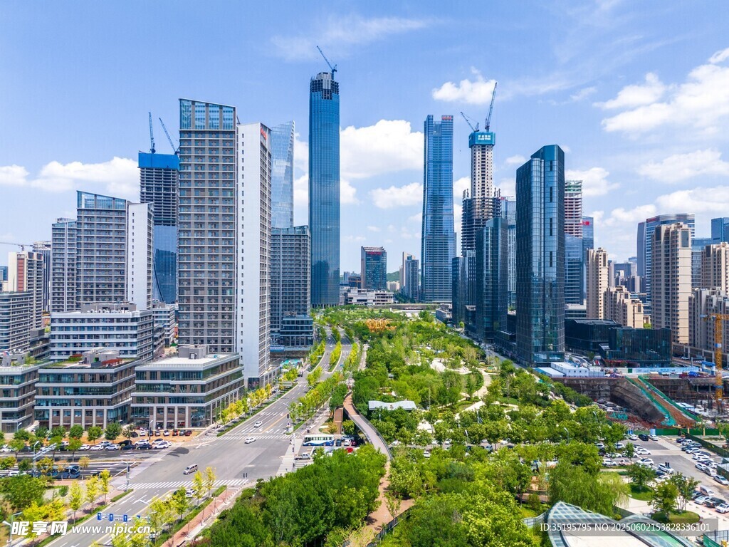都市繁华景观与绿色空间
