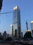 城市高楼与街道景象