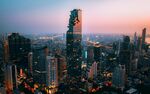 黄昏下的繁华都市天际线