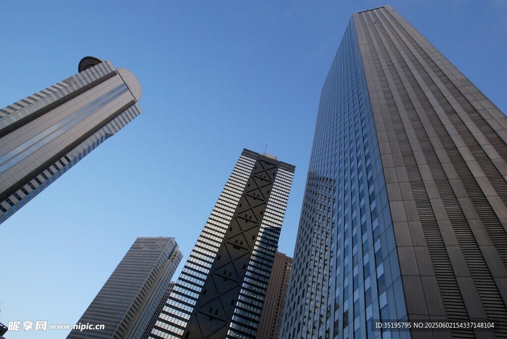 都市摩天大楼仰视景观