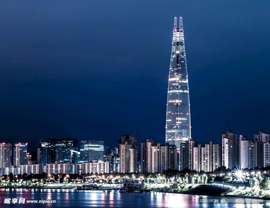 首尔夜景中的摩天大楼