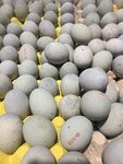 灰色球体整齐排列展示