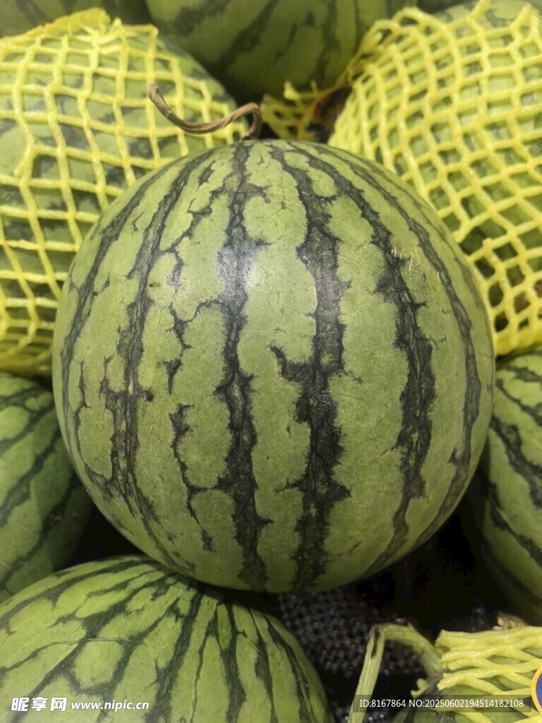新鲜饱满的大西瓜