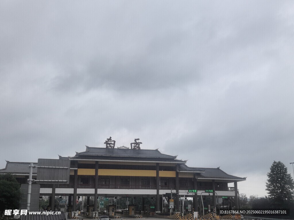中式古建筑大门景观