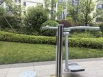 户外小区健身器材一角