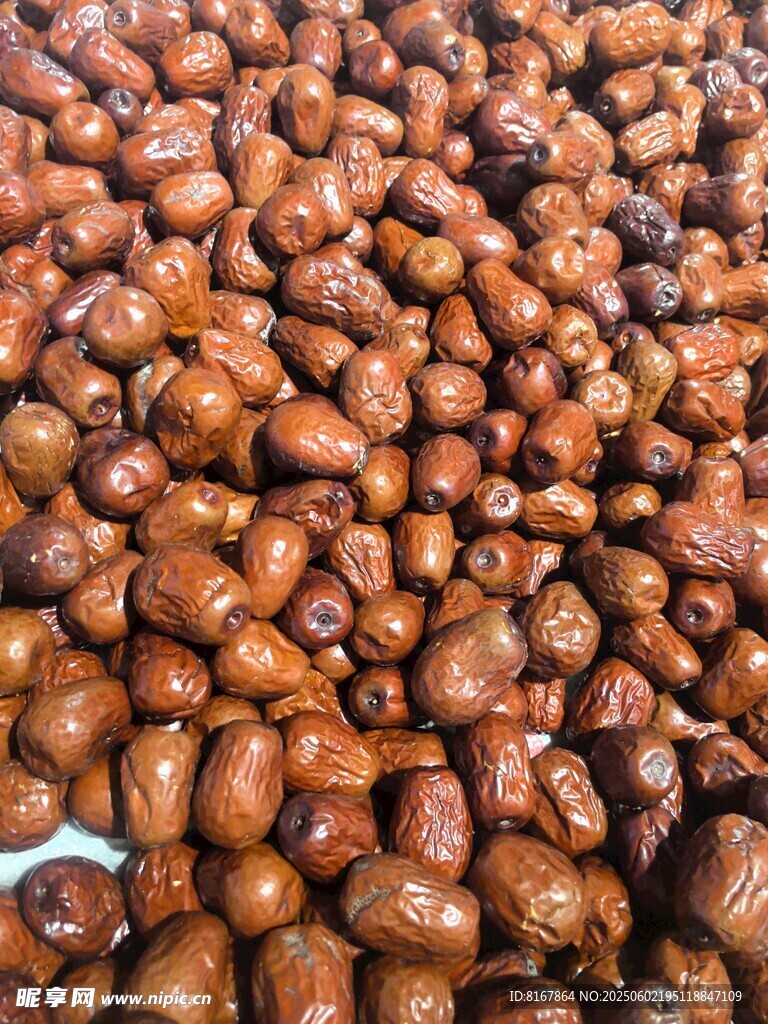 饱满诱人的棕色枣子