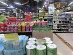 超市内丰富多样的商品陈列