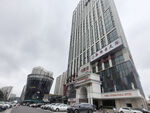 城市高楼大厦与停车场景观