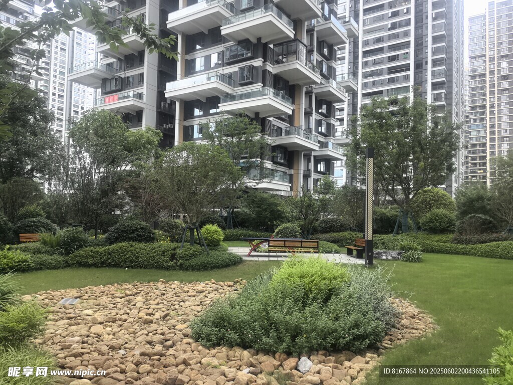 现代小区园林景观一角