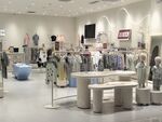时尚服装店内部陈列展示