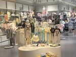 时尚童装店内部陈列展示