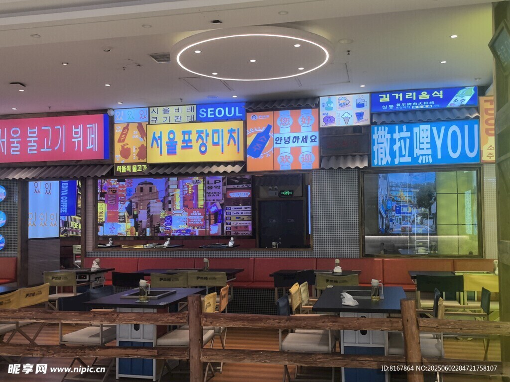 热闹餐厅内景
