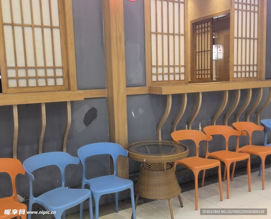 日式风格室内多彩座椅空间