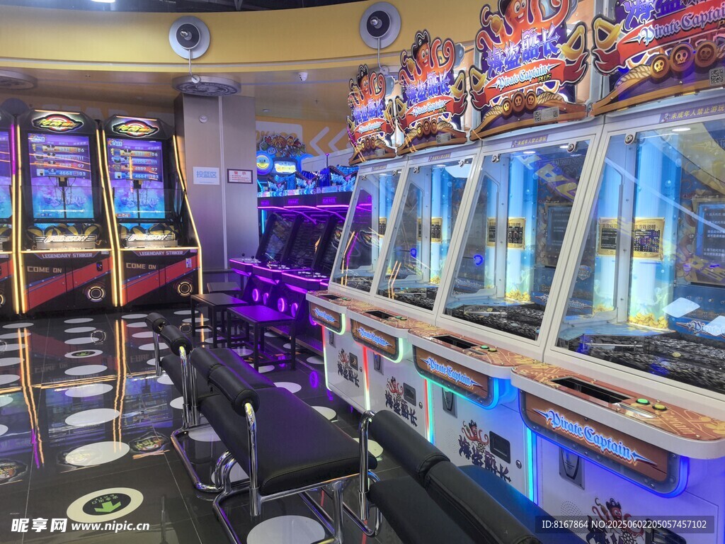 室内游戏机排列场景
