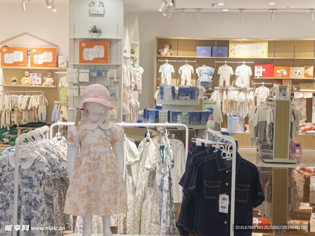 童装店内景展示