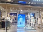 时尚服装店内部陈列展示