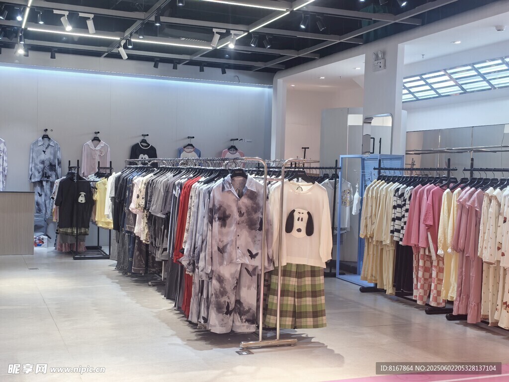 时尚服装店陈列展示