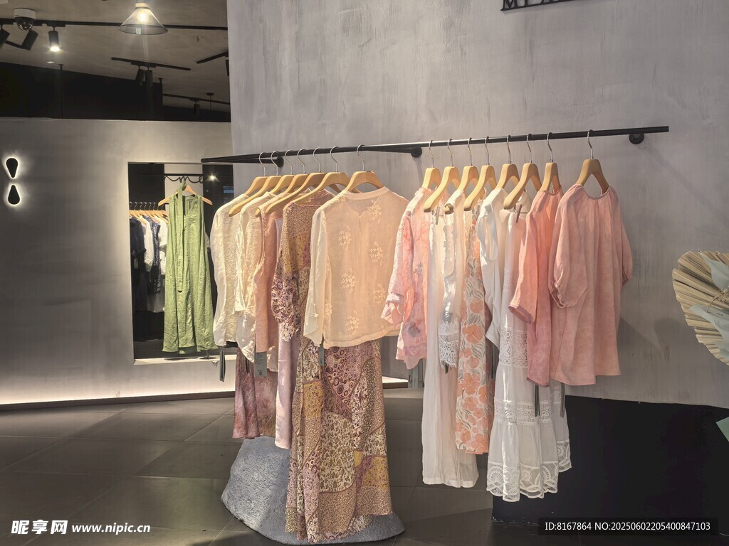 时尚女装陈列展示