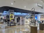 时尚服装店内部陈列展示