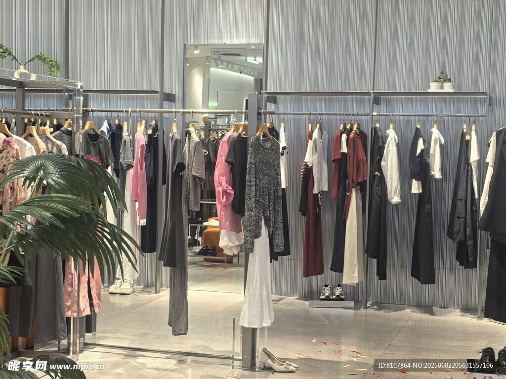 时尚服装店内景陈列展示