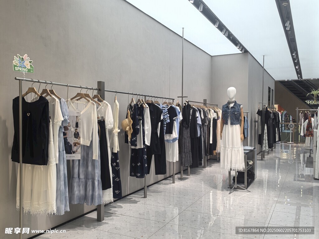 时尚服装店陈列展示