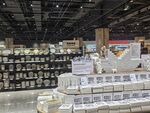 超市内景展示多样商品