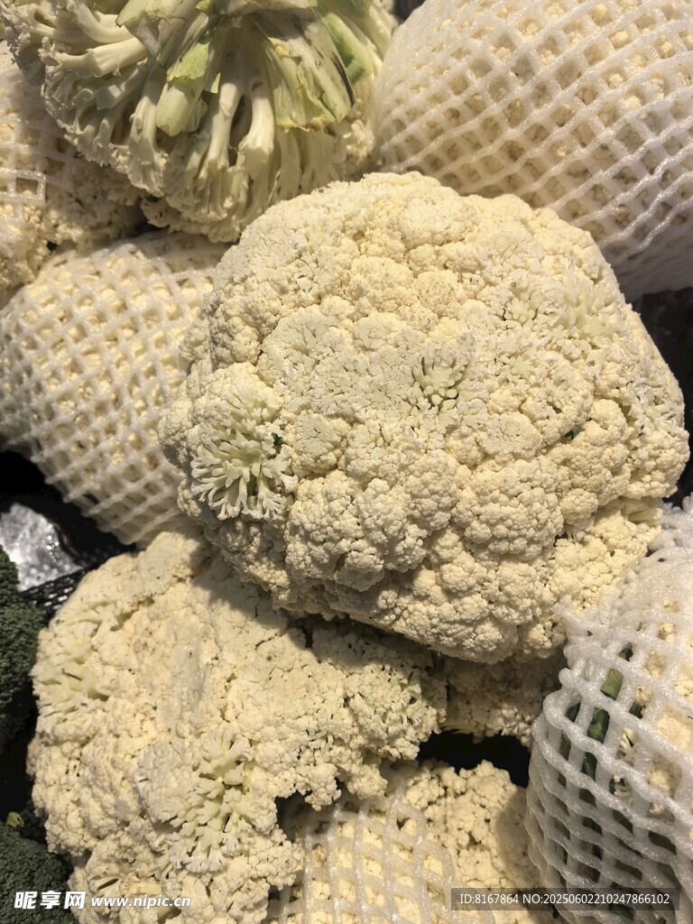 新鲜菜花与玉米的组合