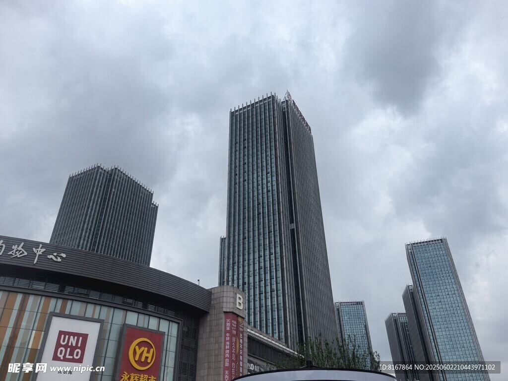 都市高楼林立的繁华景象