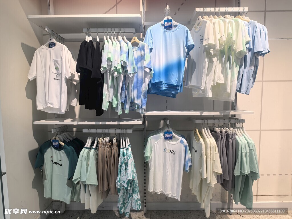 时尚衣物陈列展示架