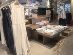 时尚服装店内部陈列展示