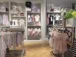 时尚童装店内部陈列展示