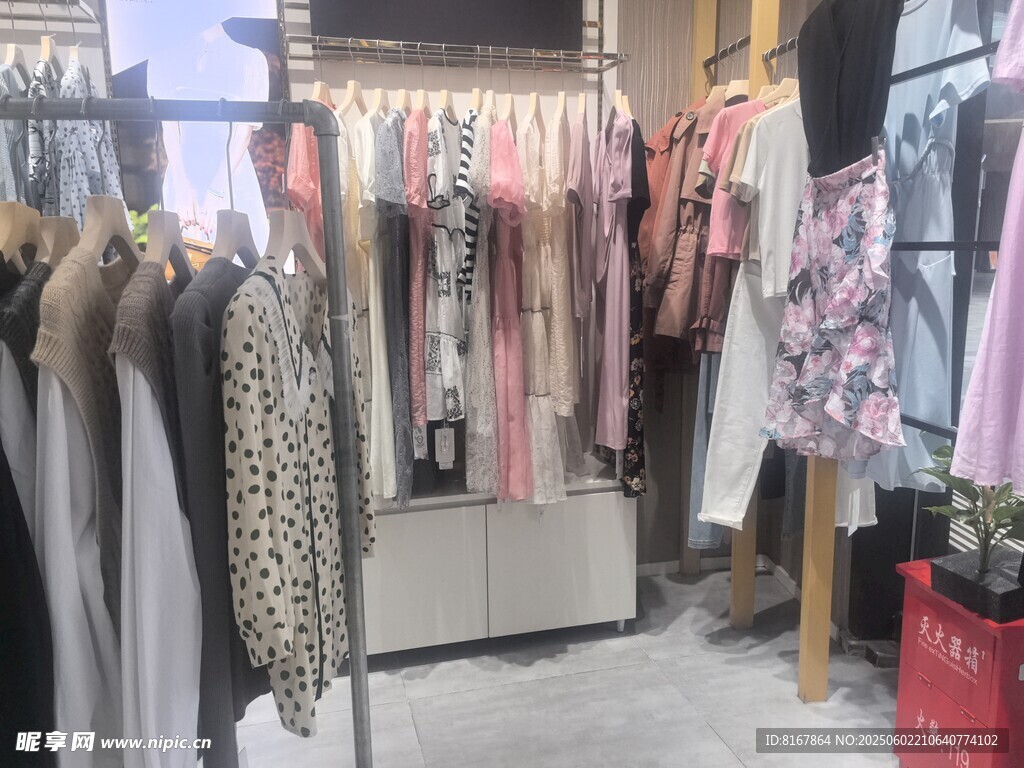 时尚服装店陈列展示