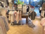 时尚服装店内部陈列展示